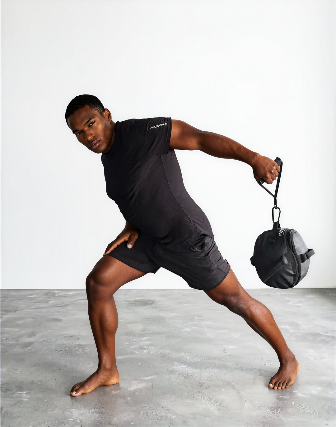 VORZANI Fit Sphere 10" — carried by the pull handle, one-hand carry